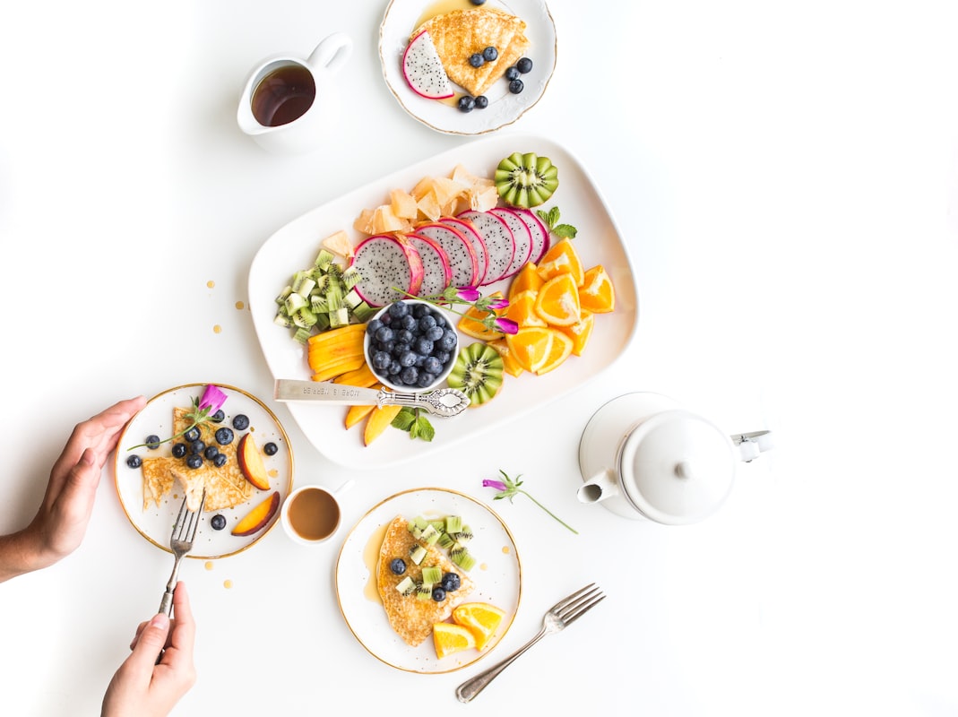 Nutritionist reviewing personalized eating plans
